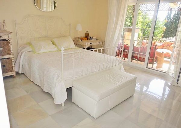 4 Bedrooms Detached Villa in Nueva Andalucía