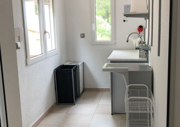 Se alquila para todo el año chalet en Dénia