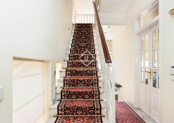 Excellent 5 Bedroom house / villa with 500m² garden for rent in Sant Just, Barcelona
