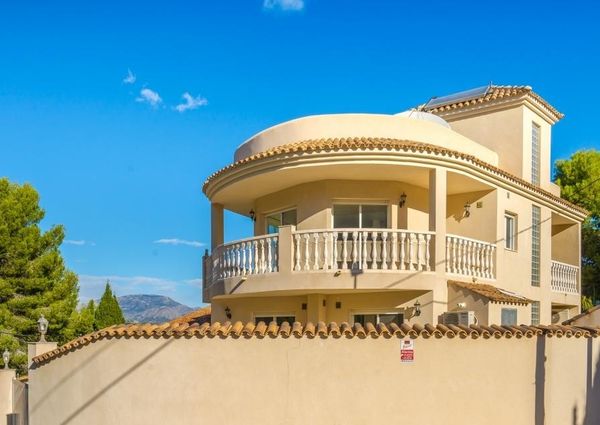 Villa For Rent In Albir