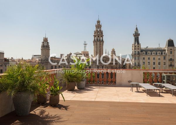 Bright and Beautifully Renovated 3 Bedroom Apartment near Port Vell