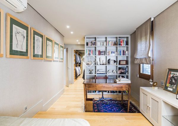 Excellent 6-bedroom house with 290 m² garden for rent in Esplugues, Barcelona