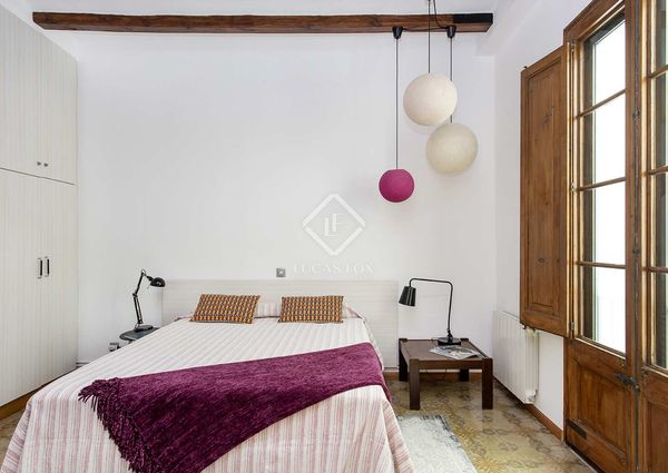 Excellent 2-bedroom, 2-bathroom apartment for rent near Plaza Universitat, Barcelona