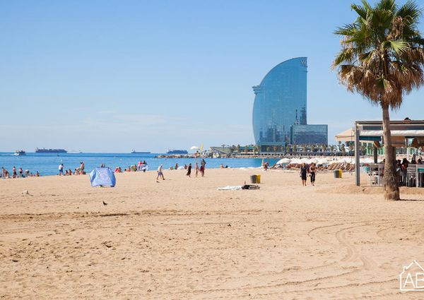 Modern and Bright 2-bedroom Beach Apartment in Barceloneta