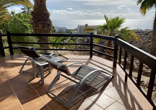 Beautiful and spacious apartment with big terrace and sea views for rent in San Agustin