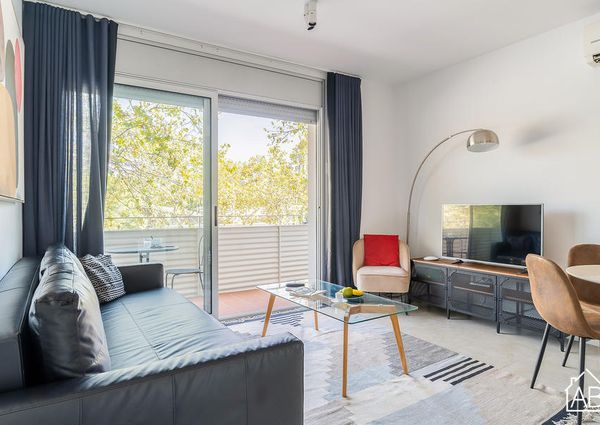 Stylish and Homely One-Bedroom Apartment with Balcony in Poblenou