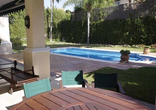 Villa for rent in Nueva Andalucía
