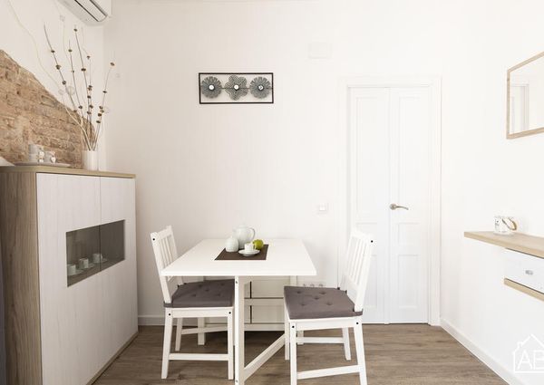 Newly renovated One-Bedroom Barceloneta Apartment with Balcony