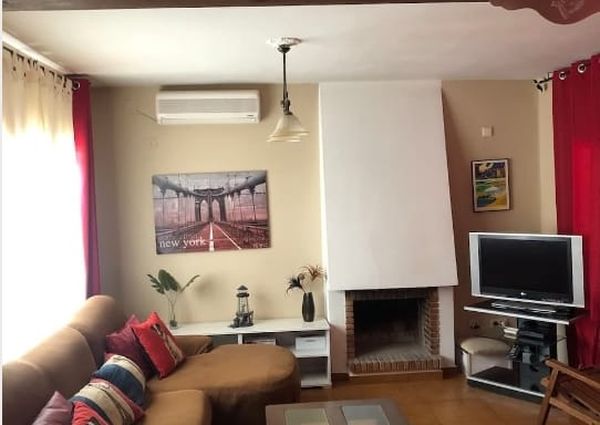 Se alquila para todo el año chalet en Benidorm