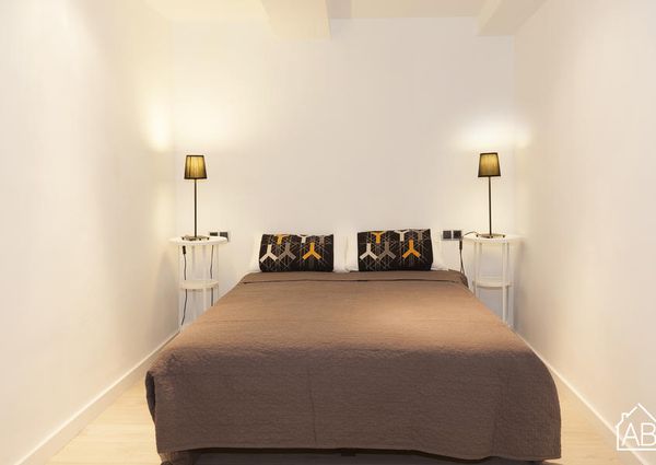 Spacious 2 bedroom apartment in the very centre of Barcelona