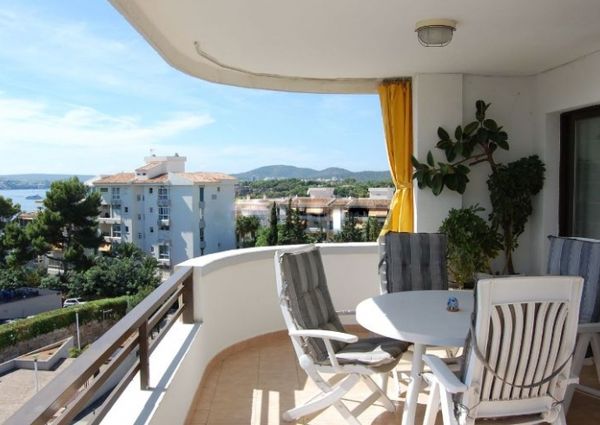Sea view apartment in portals to rent