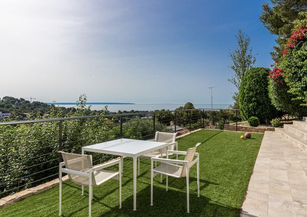 Stunning Villa for rent with five bedrooms in Costa d'en Blanes, Mallorca