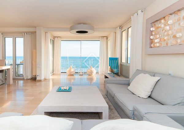 Excellent 3 Bedroom apartment with 30m² terrace for rent in Gavà Mar, Barcelona