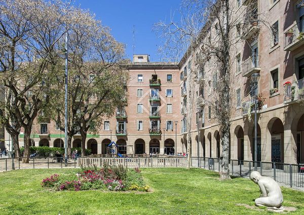 Excellent 2-bedroom, 2-bathroom apartment for rent near Plaza Universitat, Barcelona
