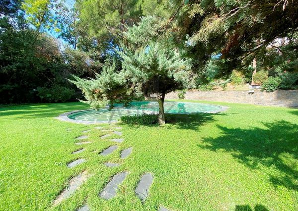High quality apartment community garden and swimming pool in Pedralbes