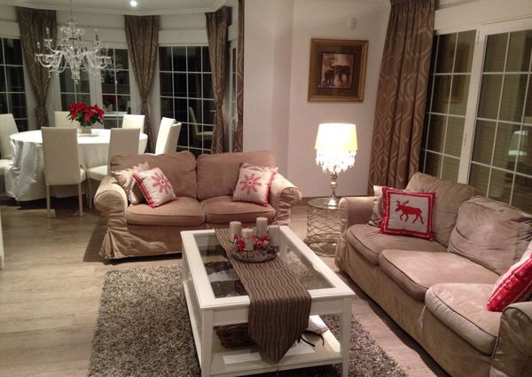 Luxury Villa with 2 separate garages below the house for Long Term Rental