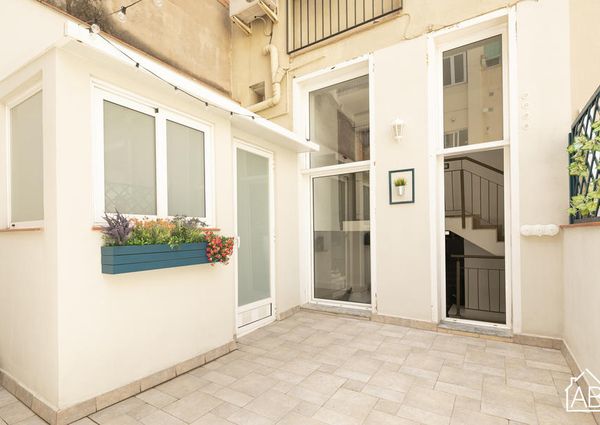 Beautiful Duplex Apartment for 2 with Private Terrace in Sant Martí