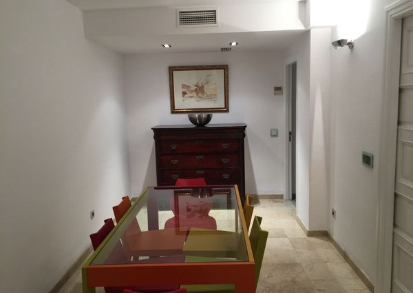 Elegant, refurbished 4 bedroom Apartment for rent in Palma de Mallorca.