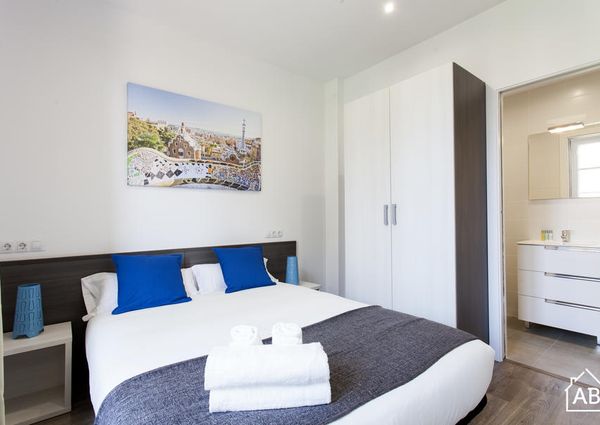 Stylish 3-bedroom Eixample Esquerra Apartment with a Balcony