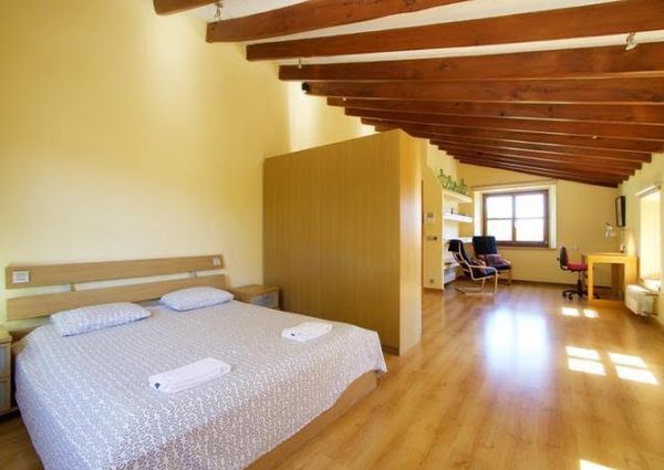 Beautiful finca with 4 bedrooms in Pollenca for rent