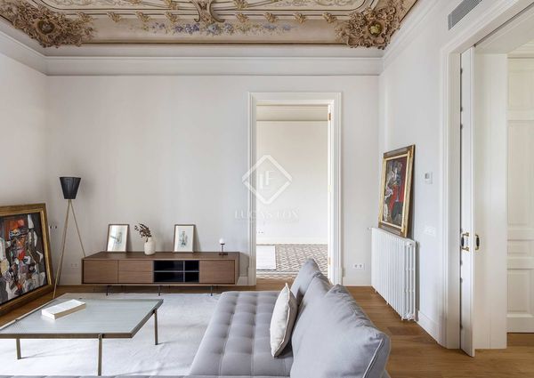 Exclusive apartment to rent in Casa Burés, close to Passeig de Gràcia