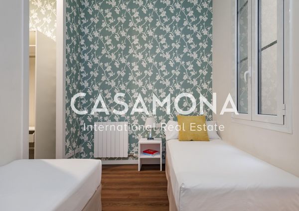 Bright and Beautifully Renovated 3 Bedroom Apartment near Port Vell