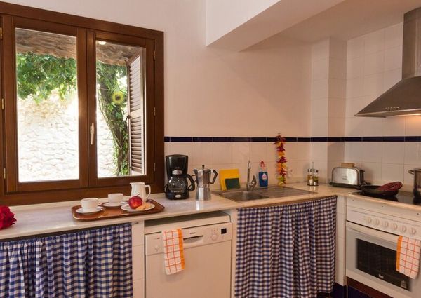 Country house, 4 bedroom furnished house with garden and pool near Porto Cristo