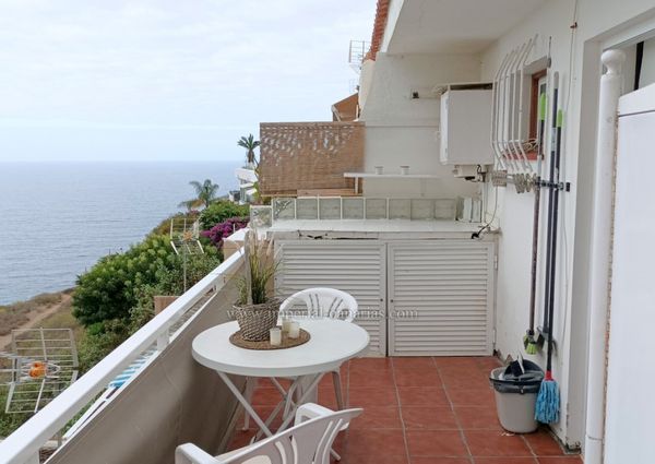 Se alquila apartamento en San Vicente con vistas hipnóticas sobre el litoral.