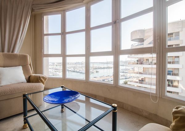 Magnificent and spacious sea view apartment in Passeo Maritimo