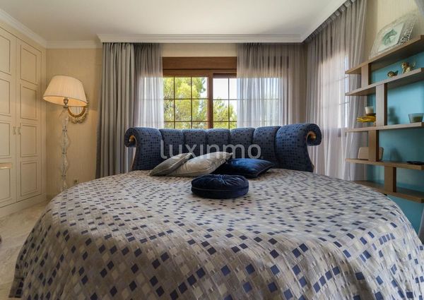 Luxury villa for rent in an urbanization near Altea