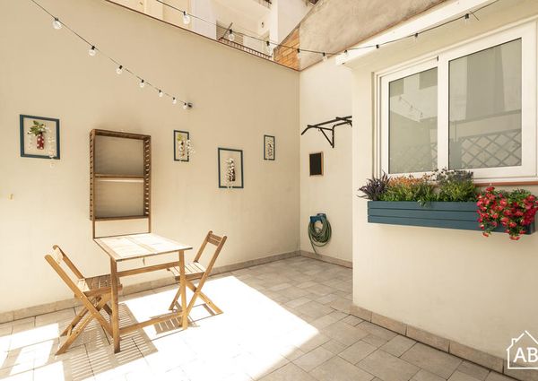Beautiful Duplex Apartment for 2 with Private Terrace in Sant Martí