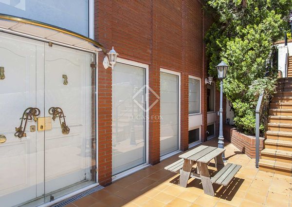 Excellent 5 Bedroom house / villa with 500m² garden for rent in Sant Just, Barcelona