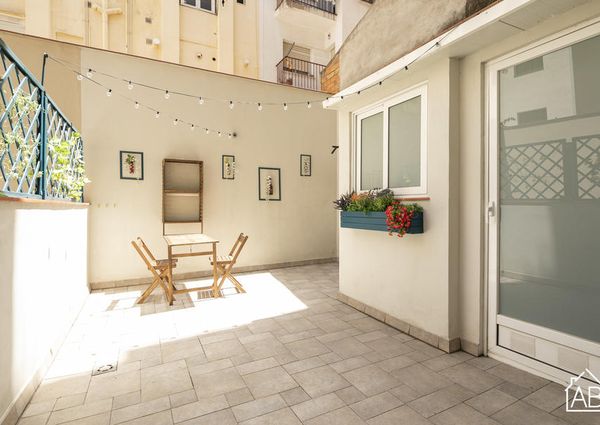 Beautiful Duplex Apartment for 2 with Private Terrace in Sant Martí