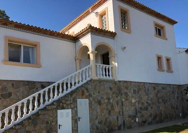 Villa For Long Term Rental In la Nucia
