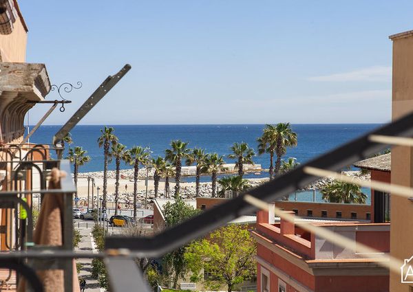 Cosy Barceloneta Beach Apartment with a Communal Terrace