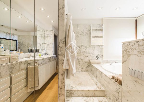 Excellent 6-bedroom house with 290 m² garden for rent in Esplugues, Barcelona
