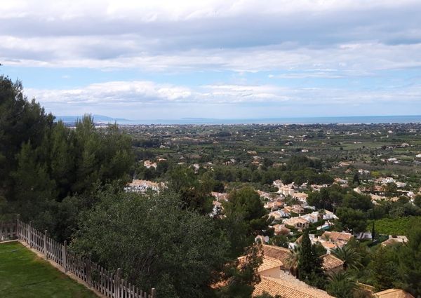 Se alquila chalet en Moraira