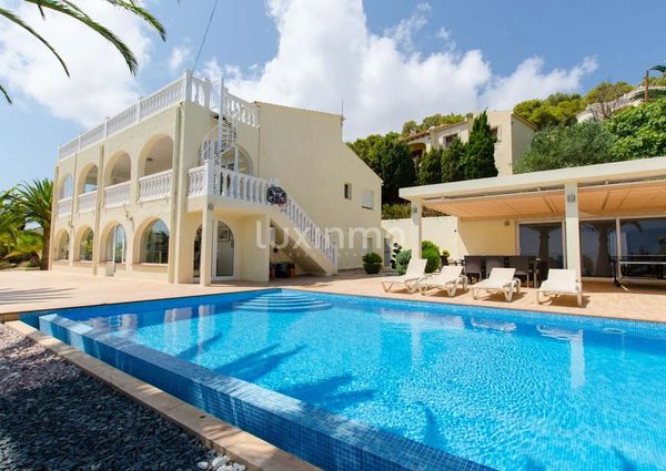 Villa for rent in Calpe with sea and Ifach views