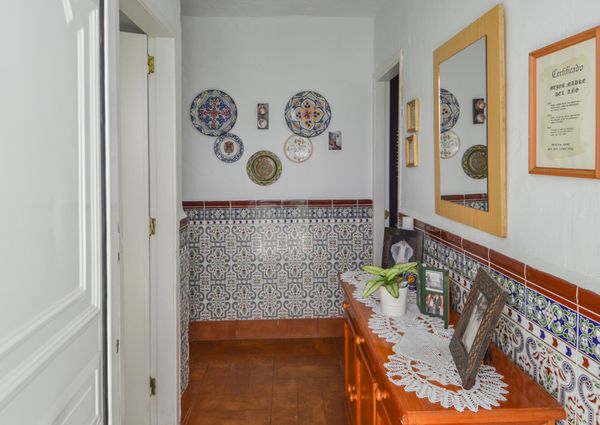 Apartment with terrace, garden and sea views, in Los Caideros