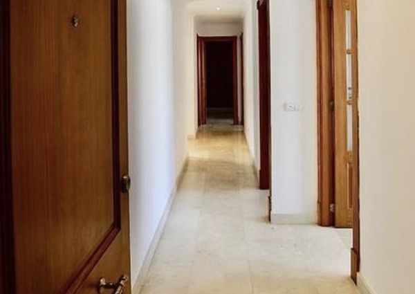 Frontline Apartment for rent by the coast in Palma de Mallorca.
