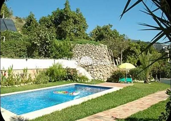 A detached single story villa with excellent sea views, bbq and pool for winter rental.