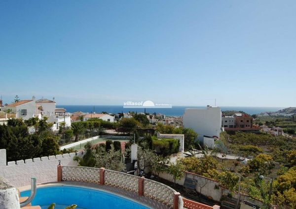 Villa within walking distance to Nerja, available for a long term rental
