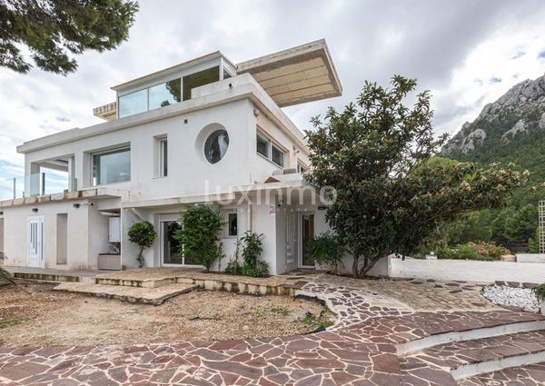Villa for long term rentals in unique Oltamar Calpe location with panoramic views and sea view