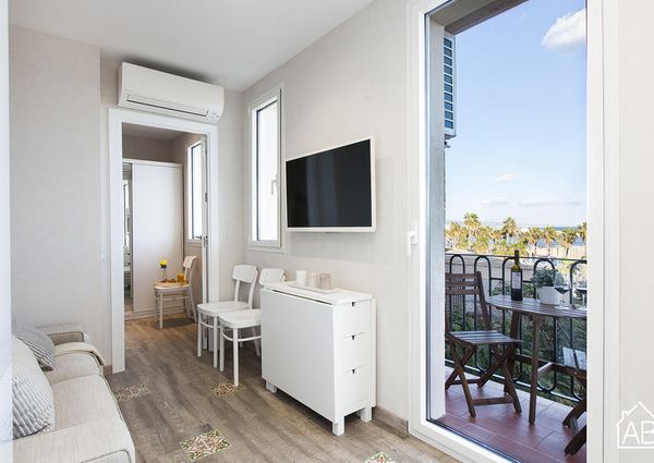 Modern seafront apartment for rent with fantastic sea views