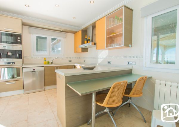 Rent villa LOU