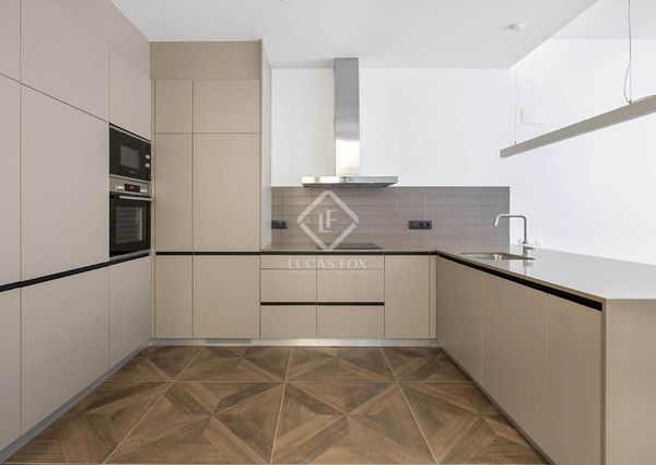 Excellent 2-bedroom apartment with 15 m² terrace for rent in El Born, Barcelona