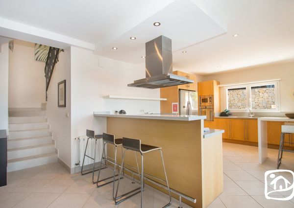 Rent villa INTEGRITY