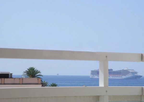 Sea view penthouse in Portixol for rent