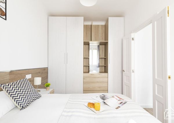 Newly renovated One-Bedroom Barceloneta Apartment with Balcony
