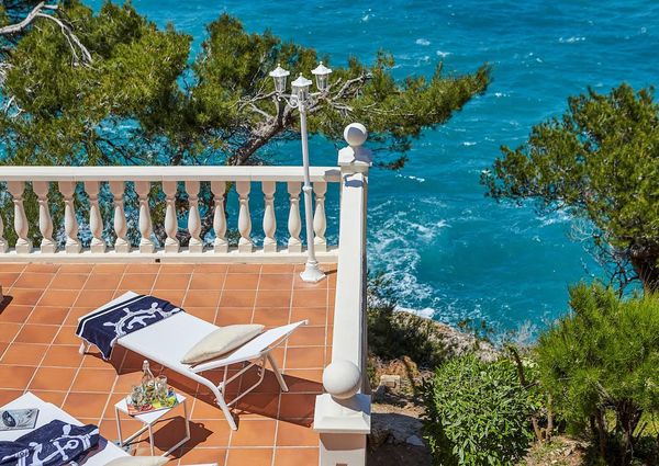 Frontline sea view Villa in Santa Ponsa to rent
